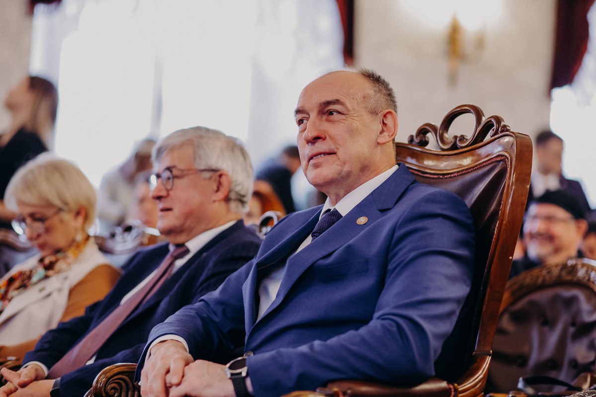 Константин Могилевский: 'КФУ ? один из лидирующих университетов по подготовке историков' Константин Могилевский: 'КФУ ? один из лидирующих университетов по подготовке историков'