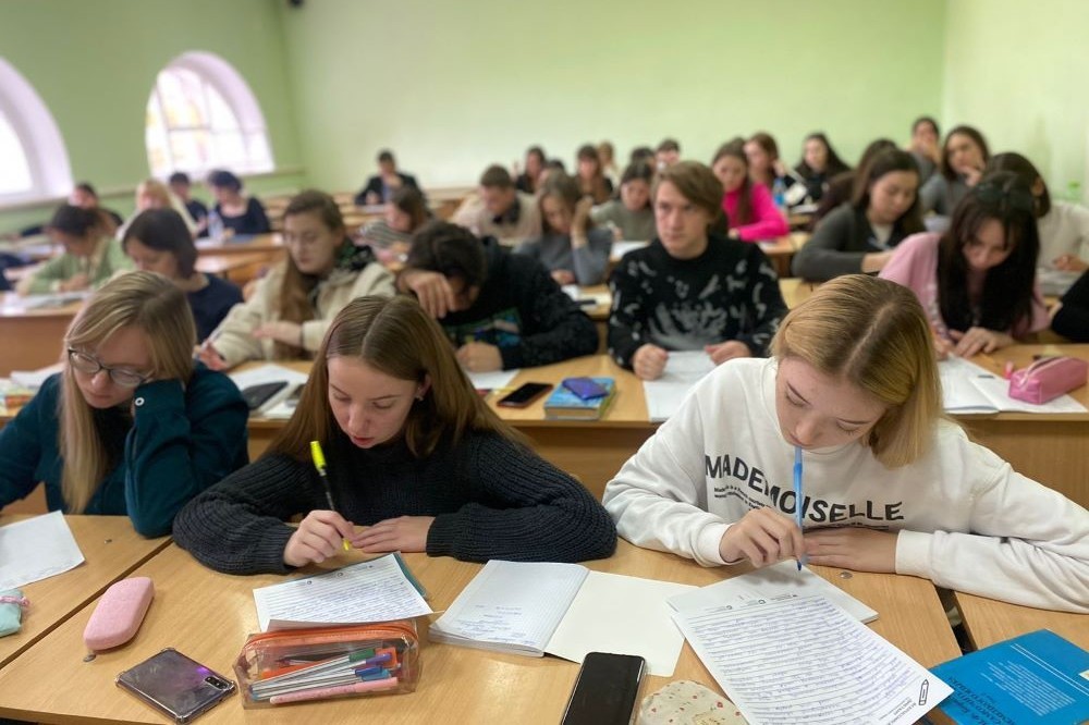 В Елабужском институте проходит Всероссийский диктант по английскому языку