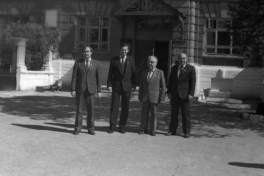 Академик Виктор Амазаспович Амбарцумян. Окно в бесконечность Академик Виктор Амазаспович Амбарцумян. Окно в бесконечность