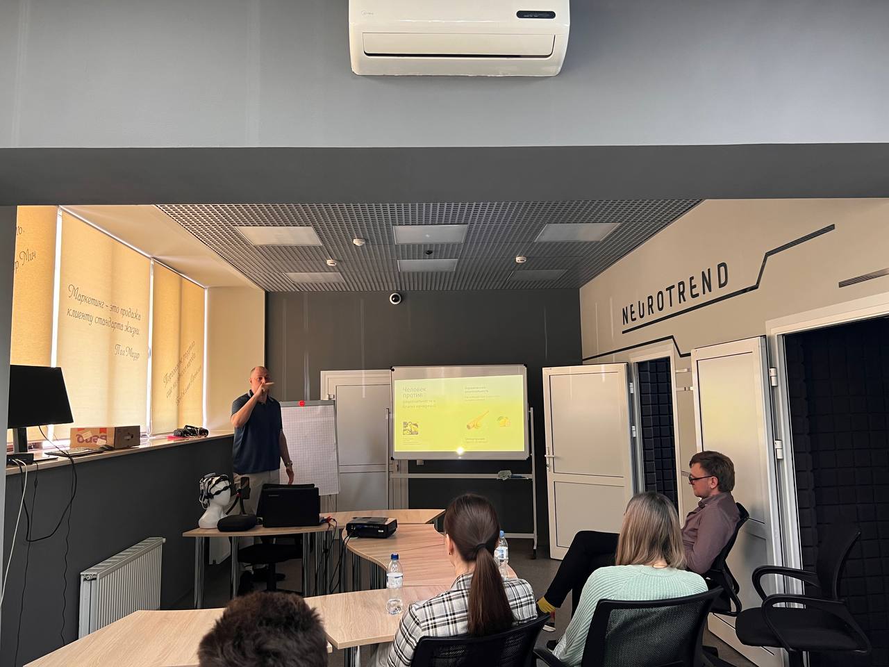 17 мая в лаборатории 'Нейролаб' прошла конференция 'Маркетинг и общество' в рамках форума 'Экономика в меняющемся мире' 17 мая в лаборатории 'Нейролаб' прошла конференция 'Маркетинг и общество' в рамках форума 'Экономика в меняющемся мире'