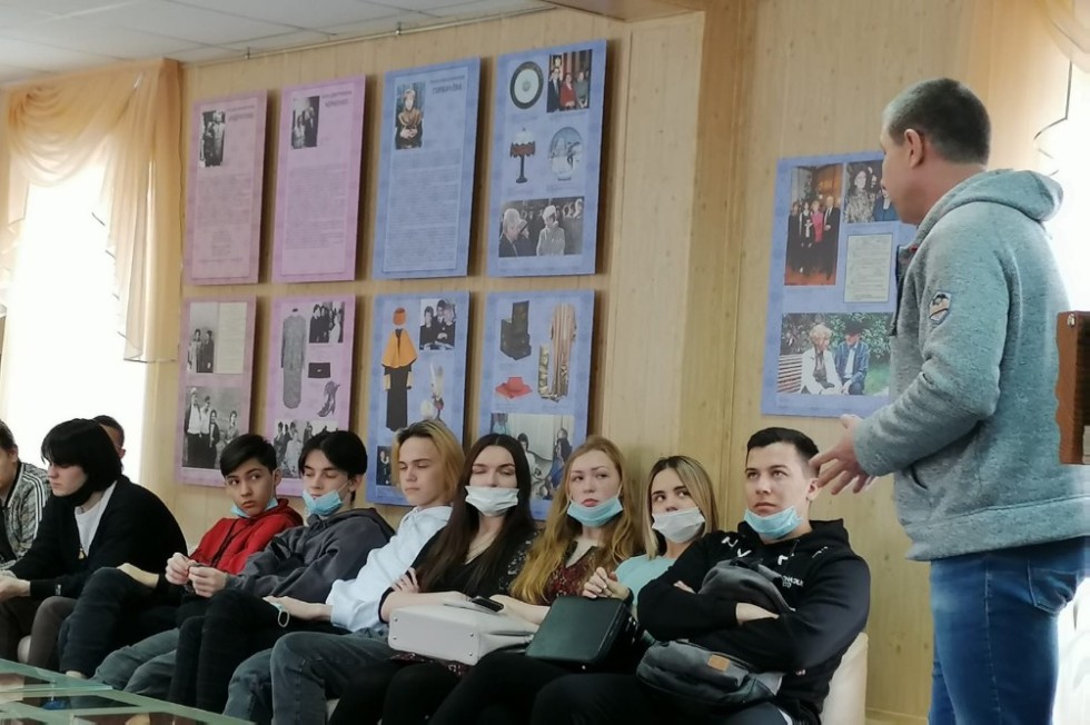 Студенты отделения экономических и юридических наук посетили библиотеку серебряного века Студенты отделения экономических и юридических наук посетили библиотеку серебряного века