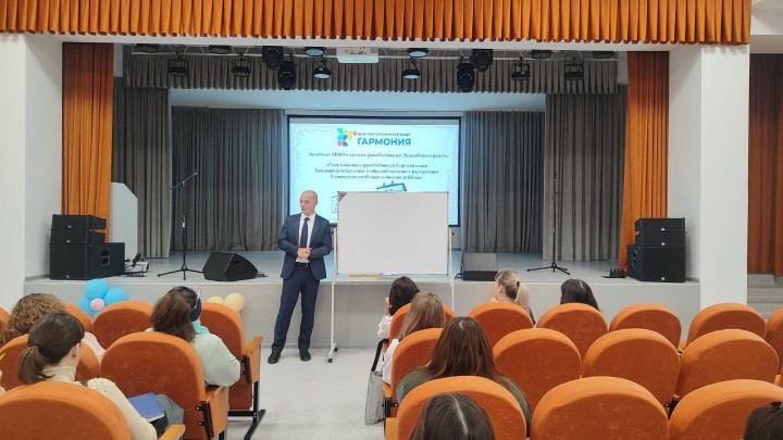 Устинов Артур Эдуардович провел семинар на тему: 'Роль классного руководителя в организации взаимодействия семьи и образовательного учреждения' Устинов Артур Эдуардович провел семинар на тему: 'Роль классного руководителя в организации взаимодействия семьи и образовательного учреждения'