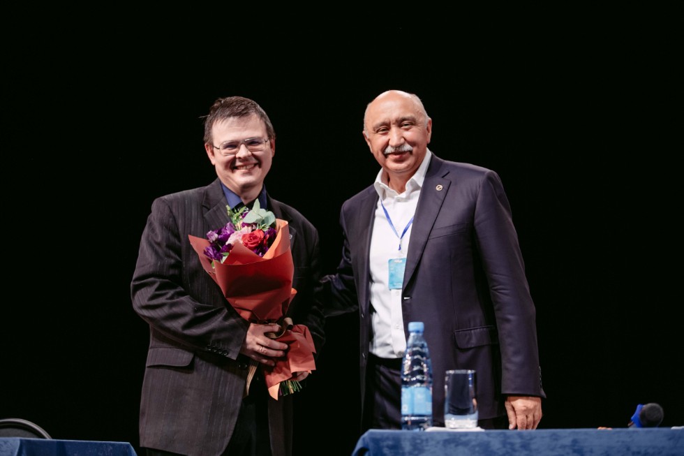 Ivan Stoikov introduced to team as Director of the Institute of Chemistry Ivan Stoikov introduced to team as Director of the Institute of Chemistry
