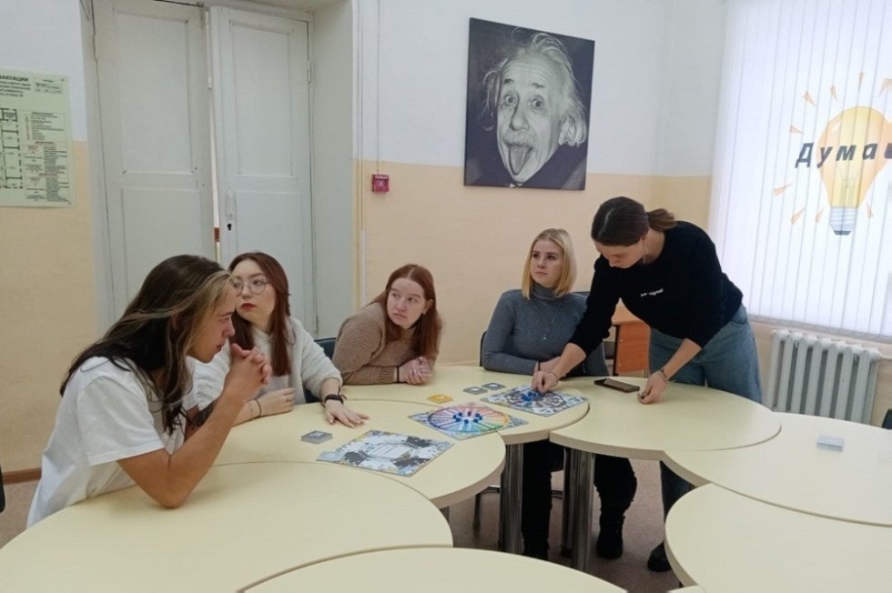 Образовательный интенсив 'Студент-студенту': Игра 'Компас новых профессий' Образовательный интенсив 'Студент-студенту': Игра 'Компас новых профессий'