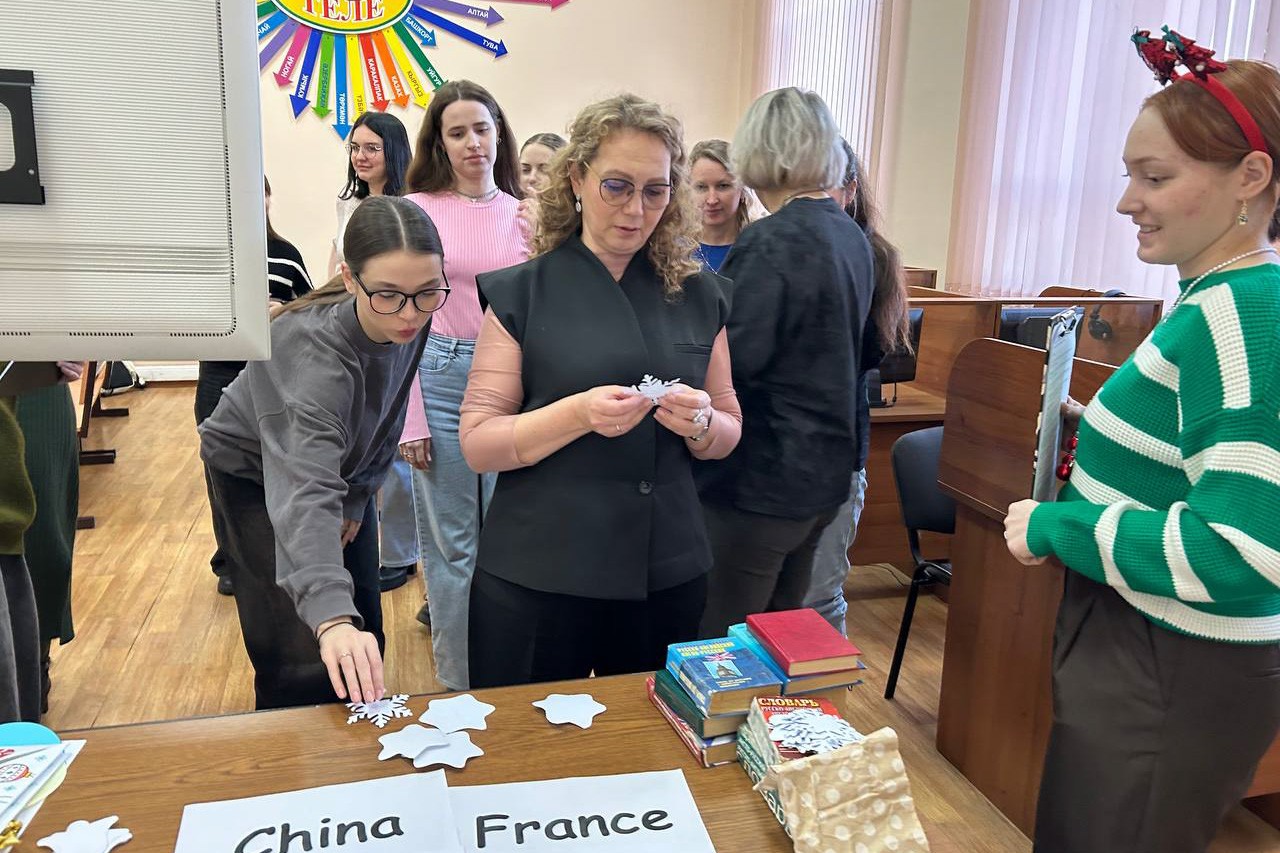 Студенты Елабужского института КФУ собрали новогодний праздник из пазлов Студенты Елабужского института КФУ собрали новогодний праздник из пазлов