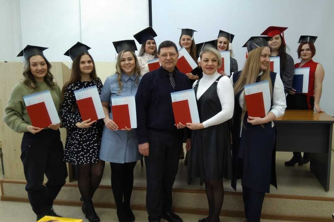 Состоялось торжественное вручение дипломов выпускникам Состоялось торжественное вручение дипломов выпускникам