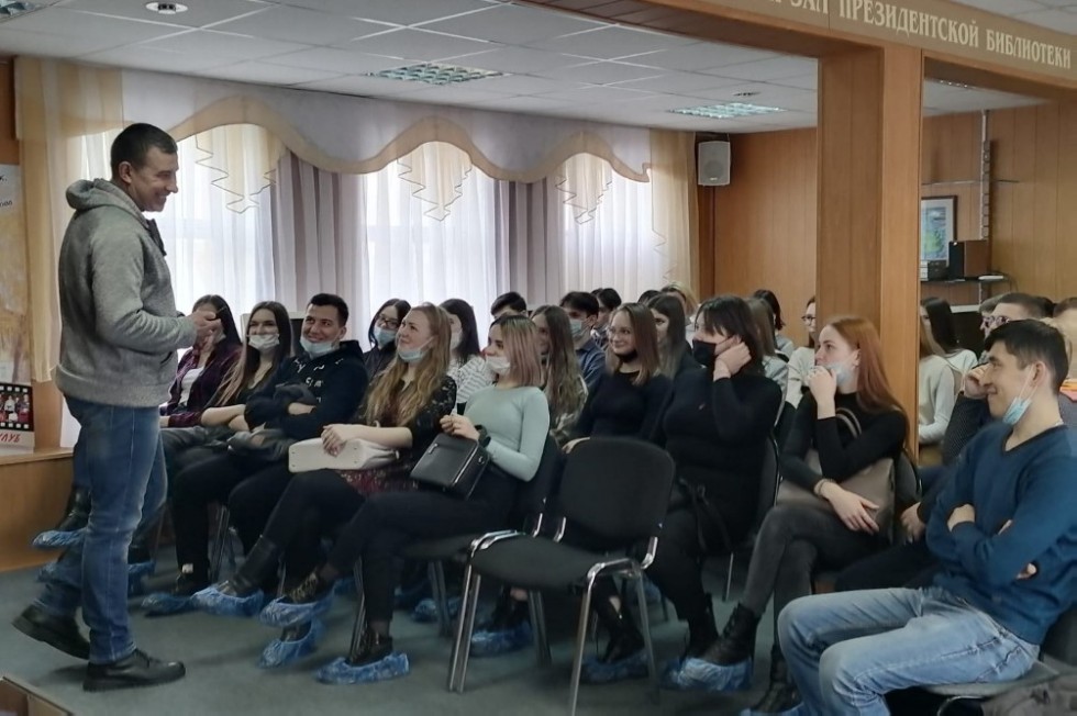 Студенты отделения экономических и юридических наук посетили библиотеку серебряного века Студенты отделения экономических и юридических наук посетили библиотеку серебряного века