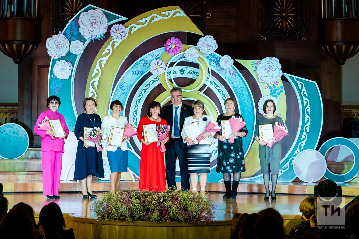 7 марта в Казани прошла торжественная церемония подведения итогов республиканского конкурса 'Женщина года. Мужчина года: женский взгляд' 7 марта в Казани прошла торжественная церемония подведения итогов республиканского конкурса 'Женщина года. Мужчина года: женский взгляд'