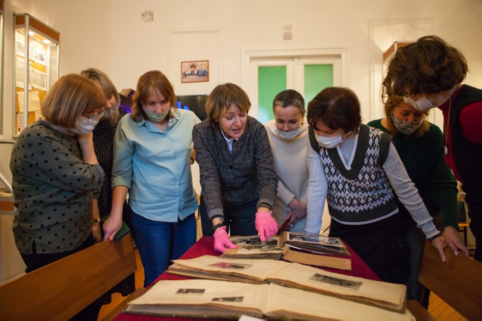 В Елабужском институте КФУ открылась выставка 'От сессии до сессии живут студенты весело' В Елабужском институте КФУ открылась выставка 'От сессии до сессии живут студенты весело'