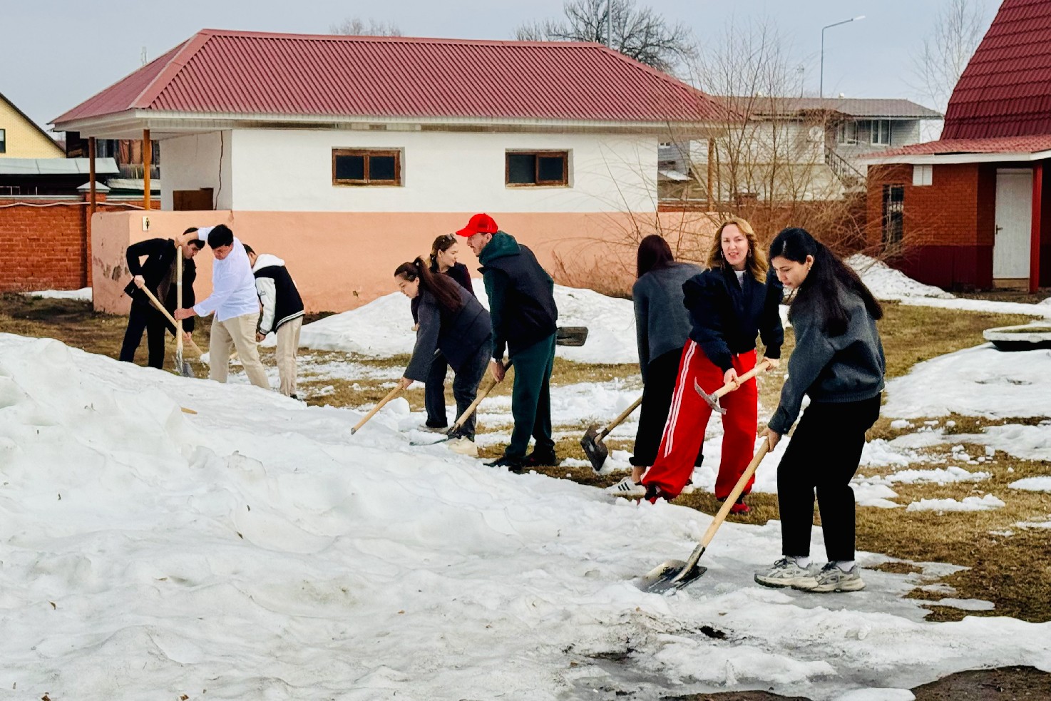 'Трудовой десант' Высшей школы педагогики и филологии 'Трудовой десант' Высшей школы педагогики и филологии