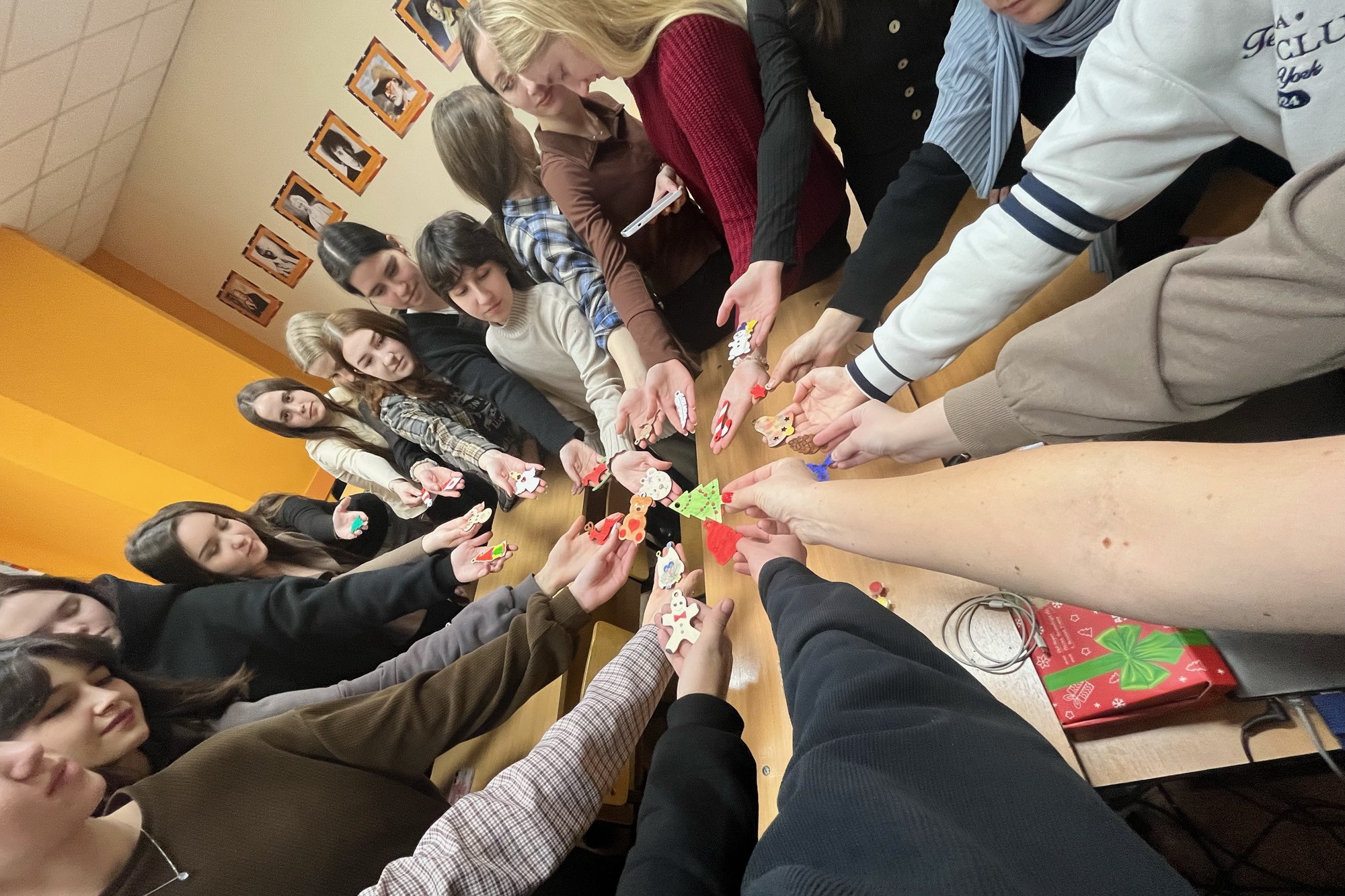 Студенты Елабужского института КФУ создали авторские игрушки на новогоднем мастер-классе Студенты Елабужского института КФУ создали авторские игрушки на новогоднем мастер-классе