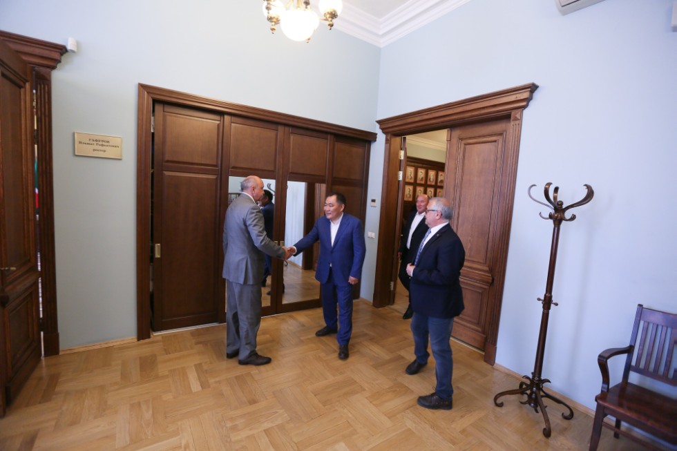Visit by Governor of Tyva Sholban Kara-ool
