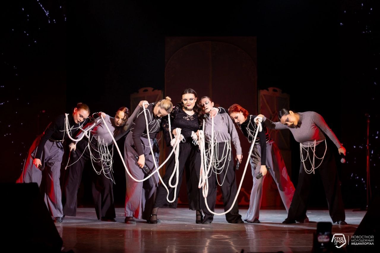 Творческий коллектив 'Между строк' Творческий коллектив 'Между строк'