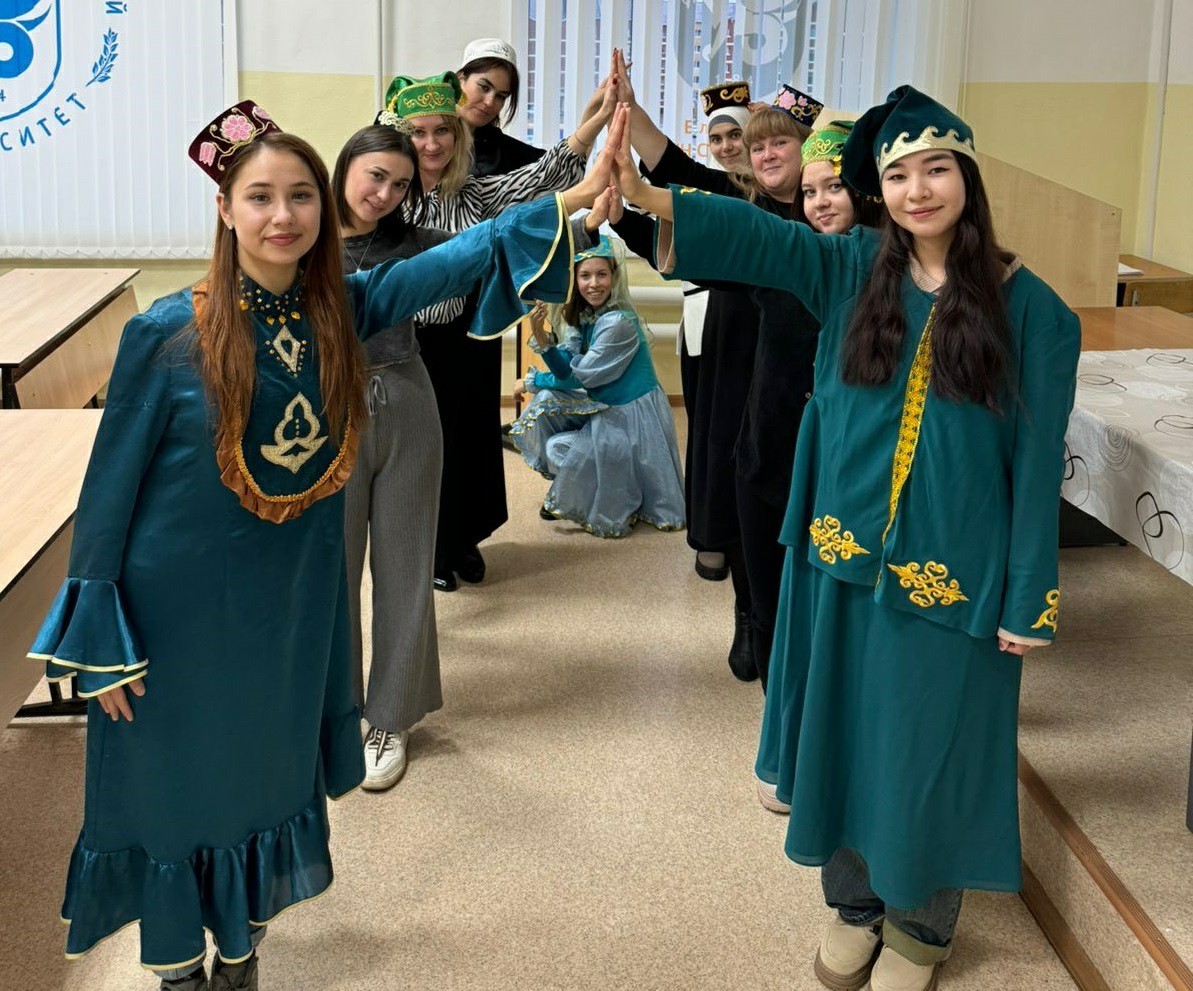 Студенты приняли участие в мероприятии, посвящённом 'Дню народного единства' Студенты приняли участие в мероприятии, посвящённом 'Дню народного единства'