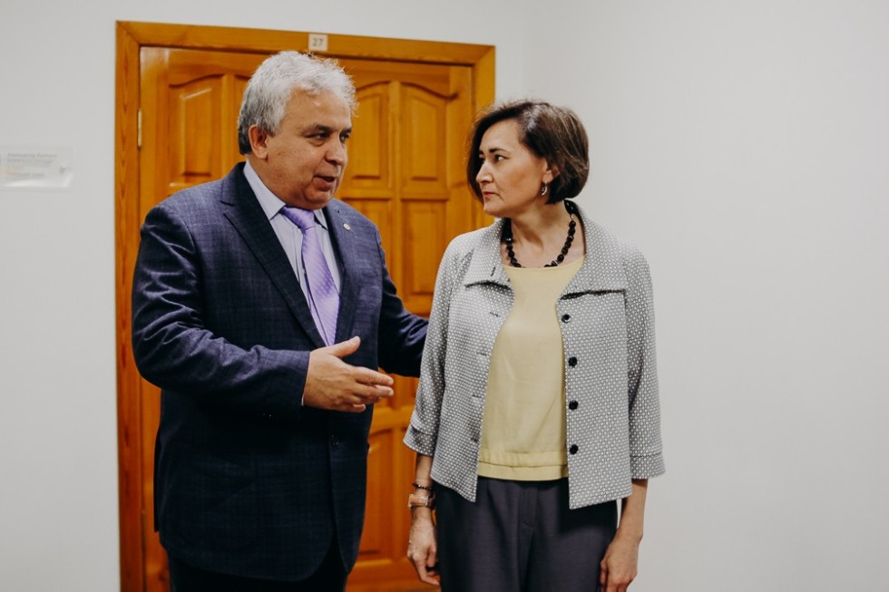 Выставка 'На поиск затонувших кораблей' открылась в КФУ в день 300-летия визита Петра I в Казань Выставка 'На поиск затонувших кораблей' открылась в КФУ в день 300-летия визита Петра I в Казань