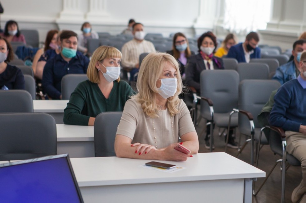 Ilshat Gafurov opened the presentation of Student Scientific Classes at the Elabuga Institute