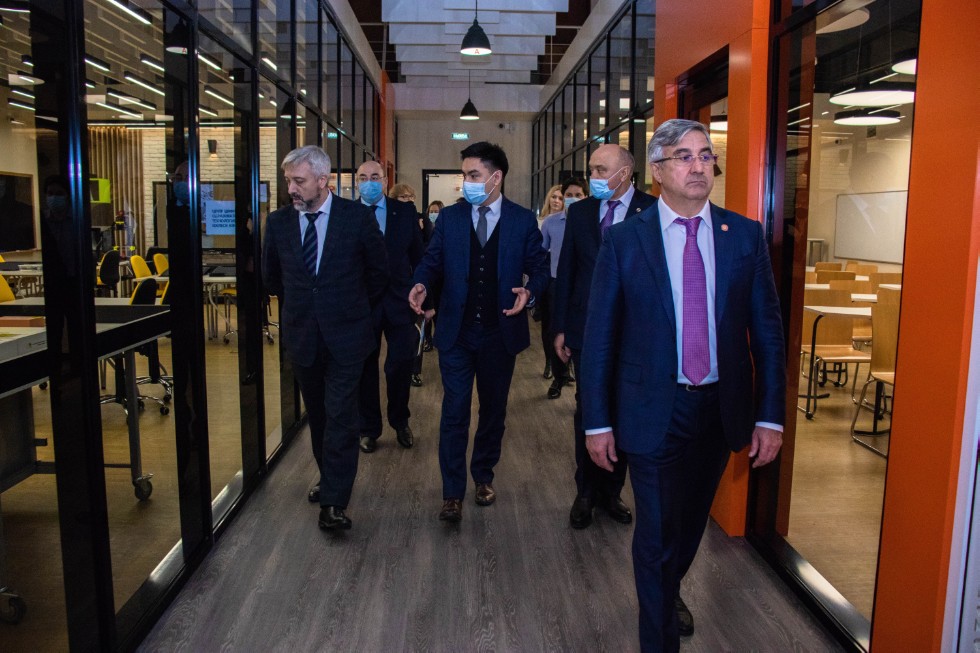 3 февраля в рамках рабочего визита в Казанский федеральный университет делегация Россотрудничества 3 февраля в рамках рабочего визита в Казанский федеральный университет делегация Россотрудничества