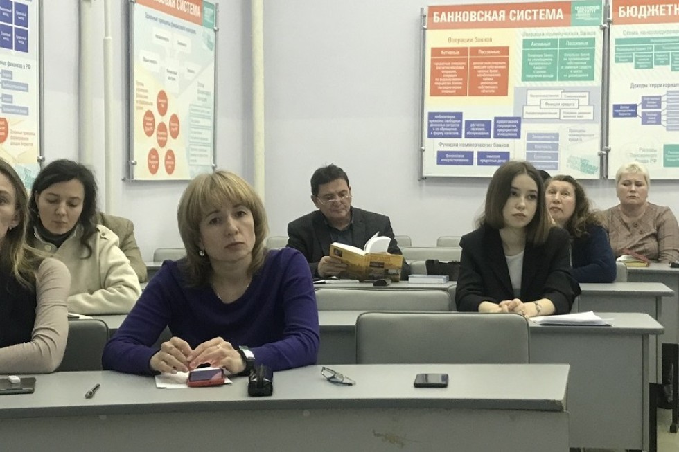 В Елабужском институте прошел семинар 'Формирование компонентов функциональной грамотности при обучении иностранным языкам' В Елабужском институте прошел семинар 'Формирование компонентов функциональной грамотности при обучении иностранным языкам'