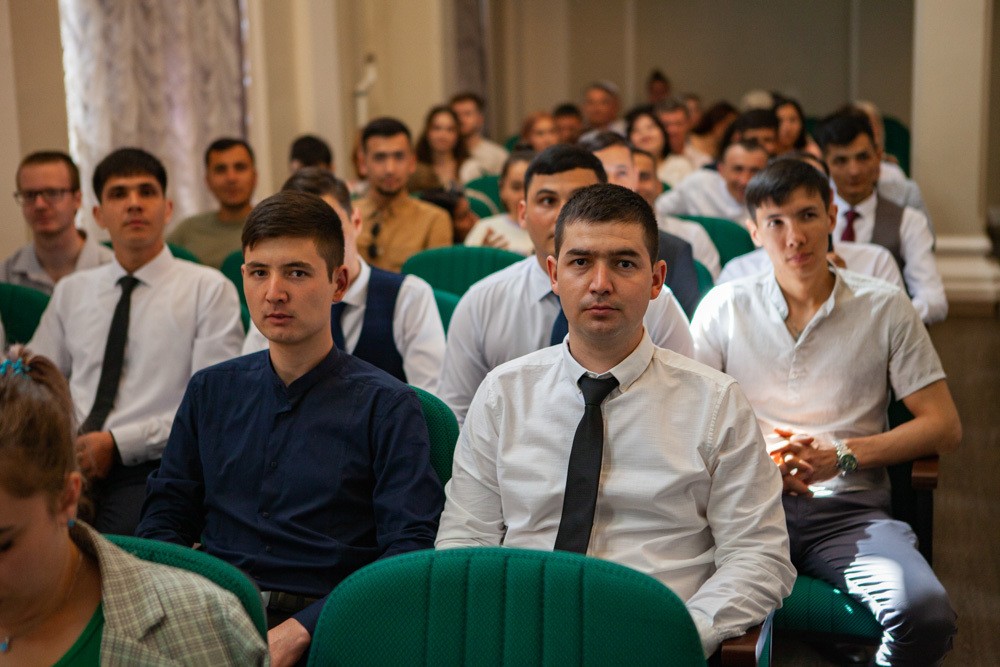 Дан старт вручению дипломов бакалаврам и магистрам Елабужского института КФУ Дан старт вручению дипломов бакалаврам и магистрам Елабужского института КФУ