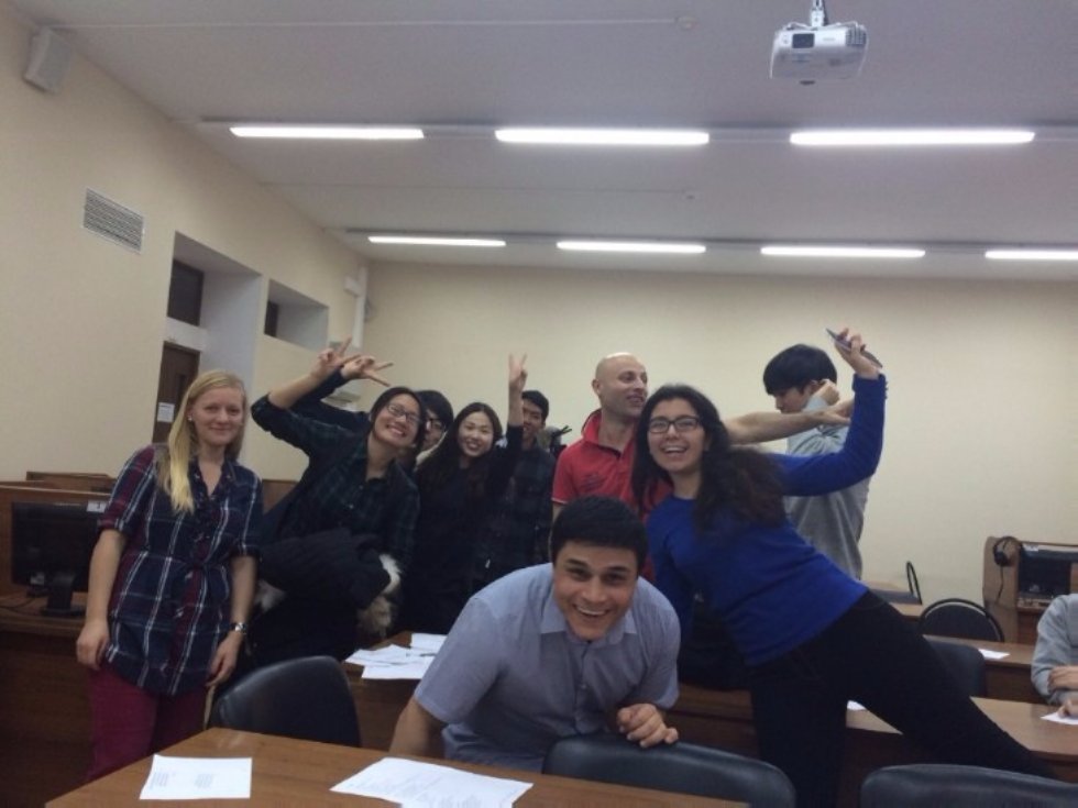 Foreign students didn't not get lost in the Russian street Foreign students didn't not get lost in the Russian street