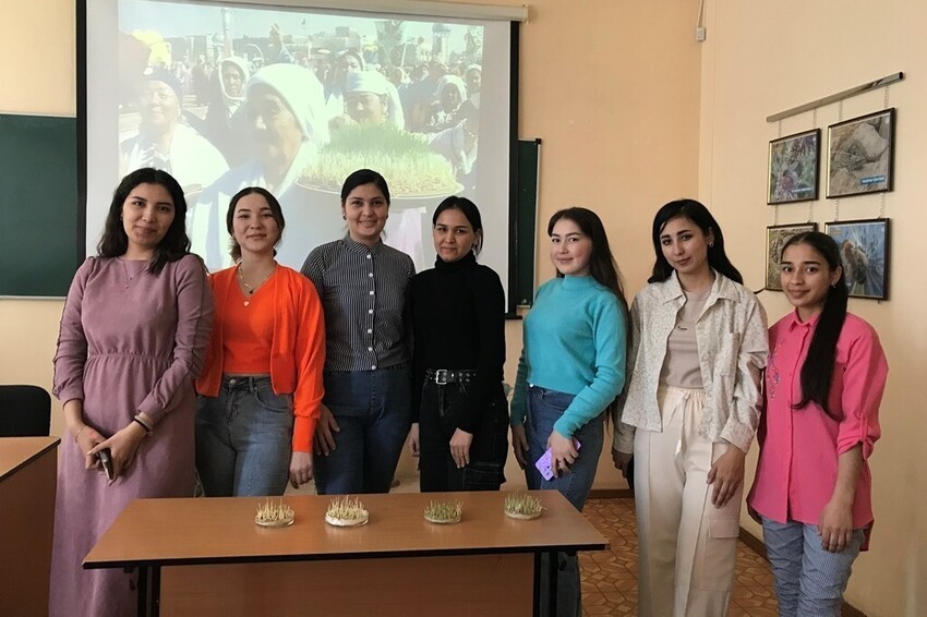 Студенты Елабужского института КФУ отметили праздник 'Навруз' Студенты Елабужского института КФУ отметили праздник 'Навруз'