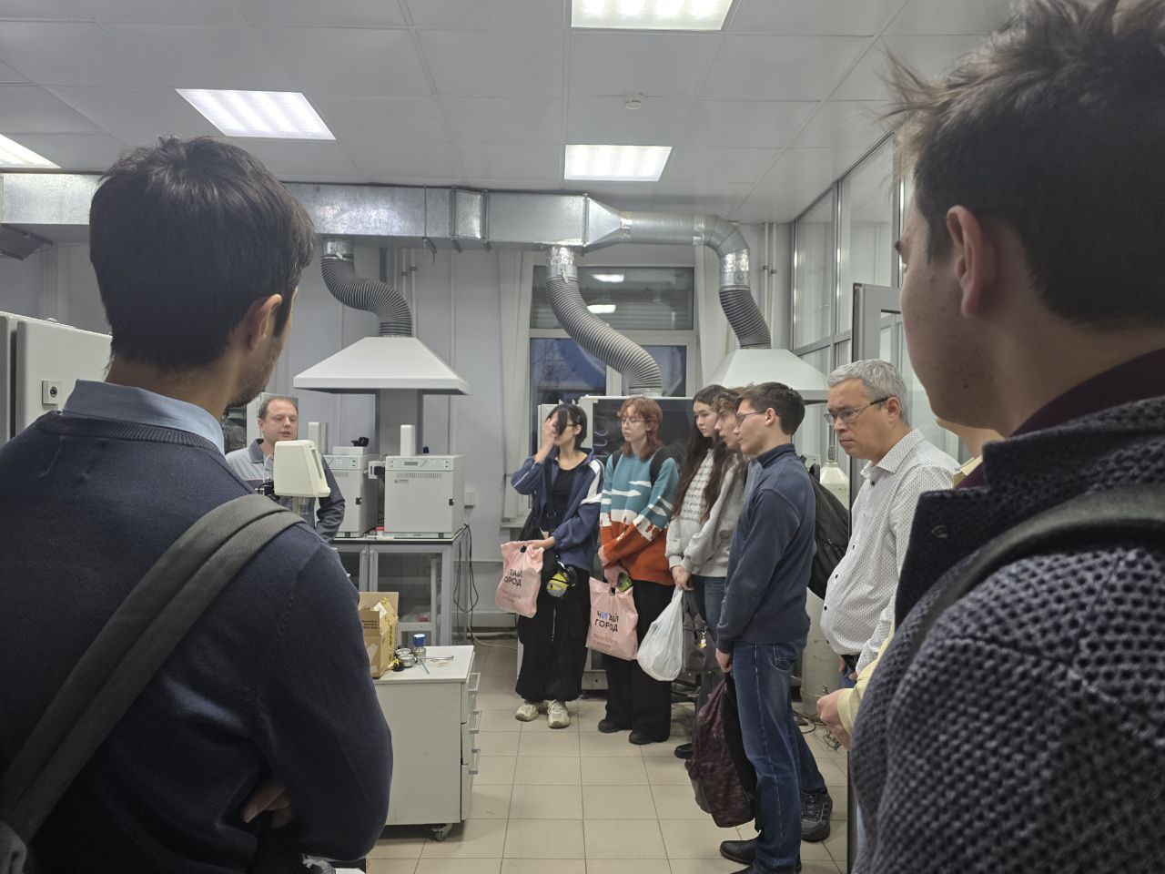 Фестиваль 'Открывая мир науки' в Химическом институте им. А.М. Бутлерова КФУ Фестиваль 'Открывая мир науки' в Химическом институте им. А.М. Бутлерова КФУ