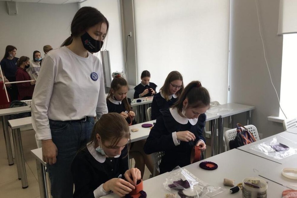 Обучающиеся богословской школы 'Ихлас' и ОШ 'Университетская' познакомились с технологией создания тюбетеек Обучающиеся богословской школы 'Ихлас' и ОШ 'Университетская' познакомились с технологией создания тюбетеек