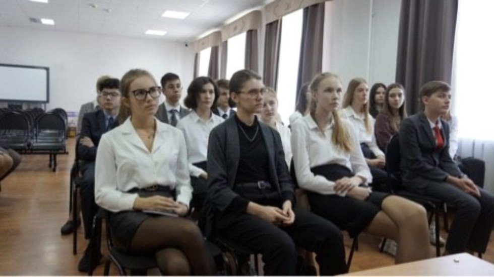 В гимназии № 37 города Казани прошла встреча с профессором кафедры русской и зарубежной литературы ИФМК В гимназии № 37 города Казани прошла встреча с профессором кафедры русской и зарубежной литературы ИФМК