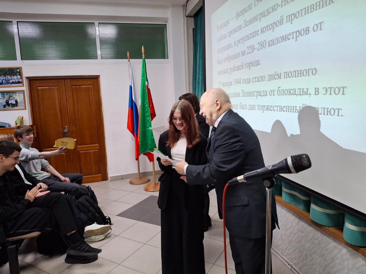 Представители Совета ветеранов КФУ посетили лицей №131 Представители Совета ветеранов КФУ посетили лицей №131