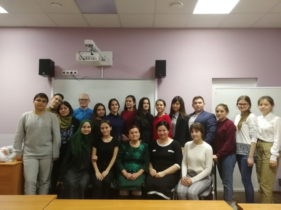 Тел галиме белән очрашу Тел галиме белән очрашу