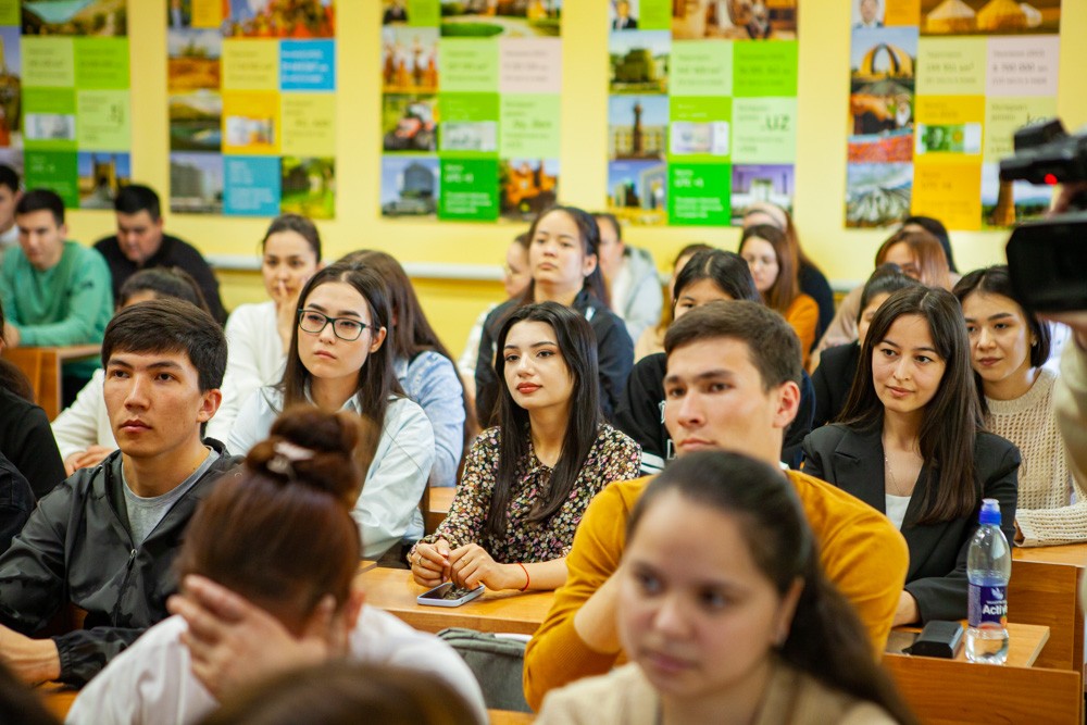 В Елабужском институте КФУ прошла встреча с иностранными студентами В Елабужском институте КФУ прошла встреча с иностранными студентами
