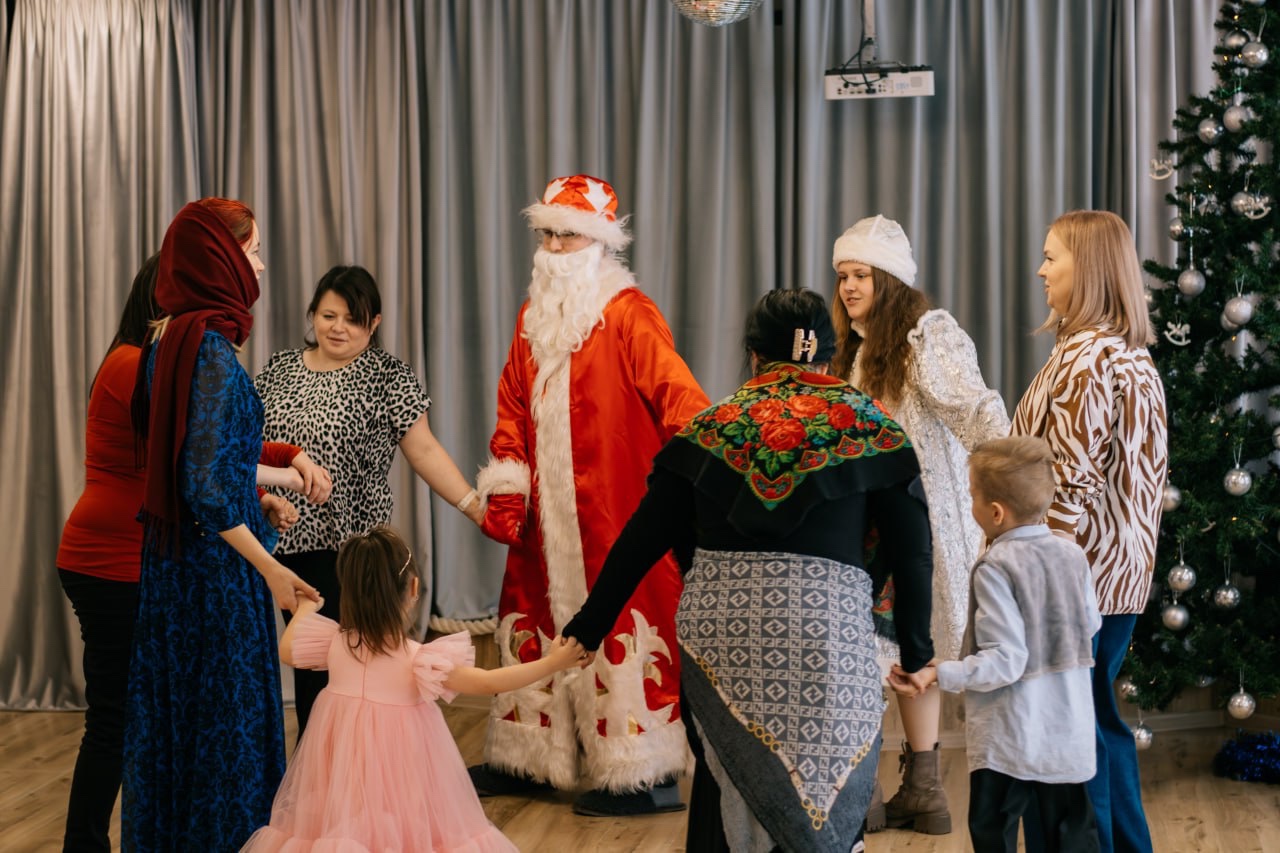 Как студенты соткали новогоднее чудо для детей Как студенты соткали новогоднее чудо для детей