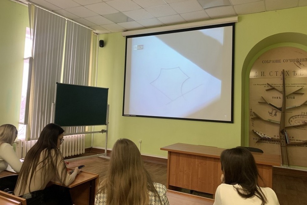 В Елабужском институте КФУ состоялся просмотр исторического фильма о Н.И. Лобачевском В Елабужском институте КФУ состоялся просмотр исторического фильма о Н.И. Лобачевском