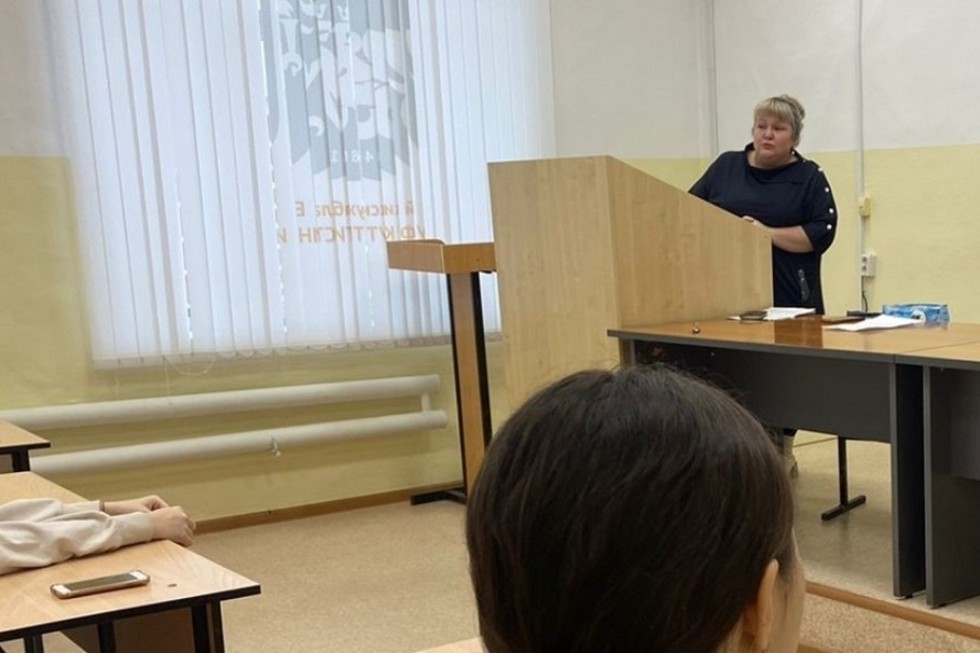 19 ноября куратор групп 1412 и 1417 Нуриева Алеся провела кураторский час в рамках проекта 'свободные от зависимостей'