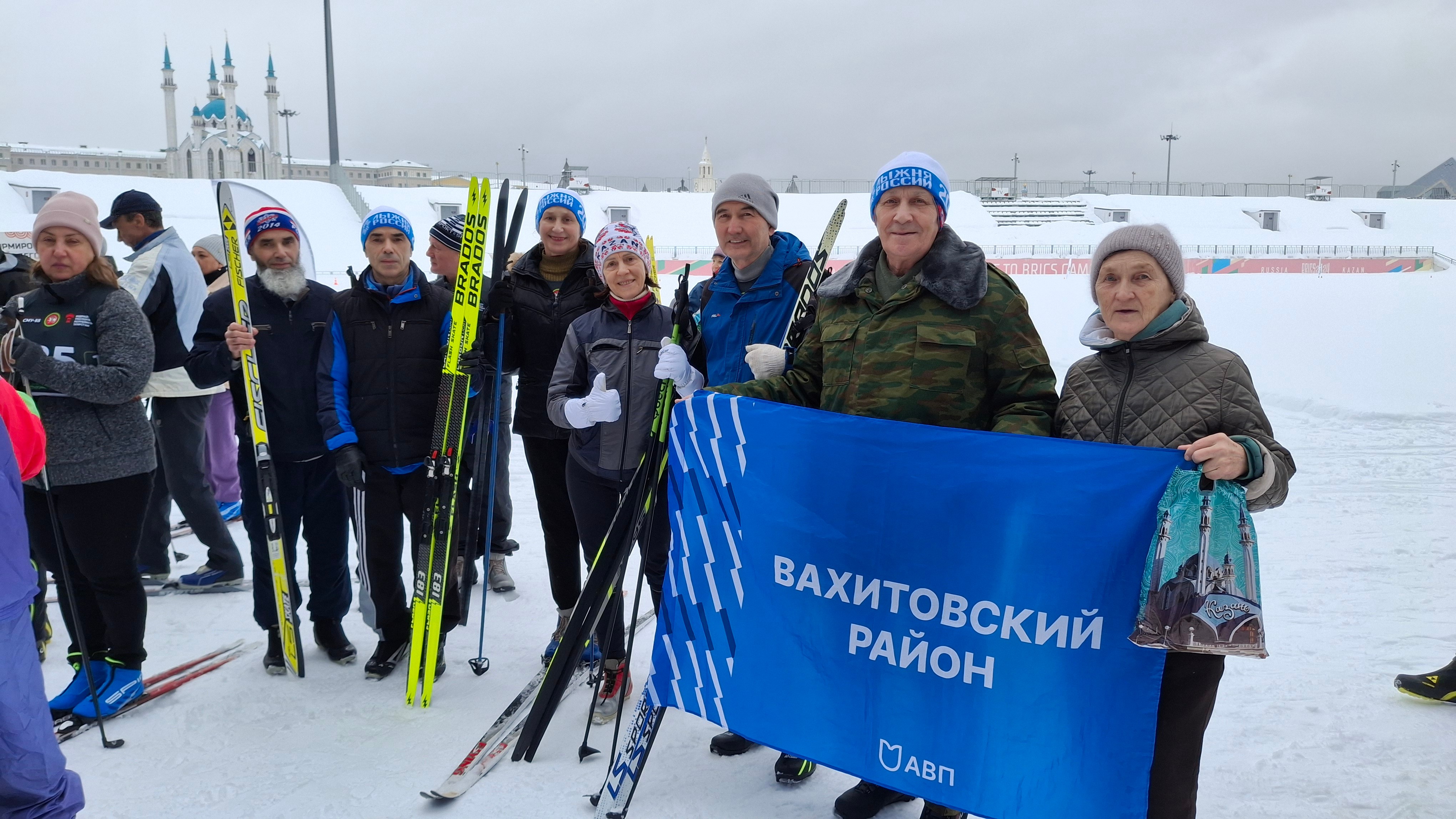 Ветеран КФУ награжден медалью и дипломом 'Легенда игр' Ветеран КФУ награжден медалью и дипломом 'Легенда игр'