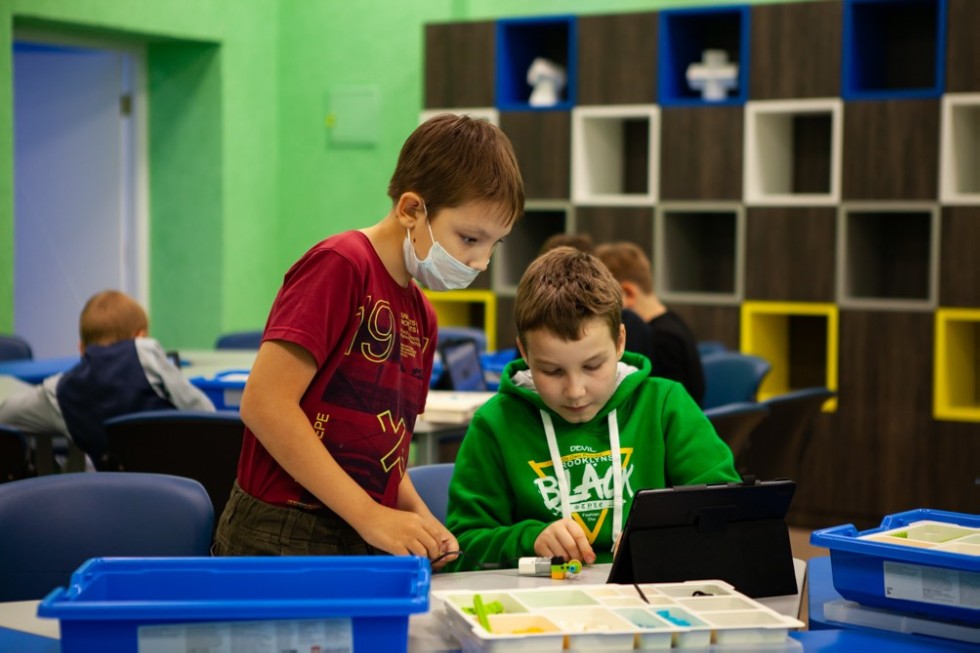 ����������