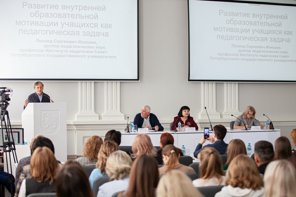 Russian and foreign practices of increasing educational resilience were discussed at Elabuga Institute of KFU