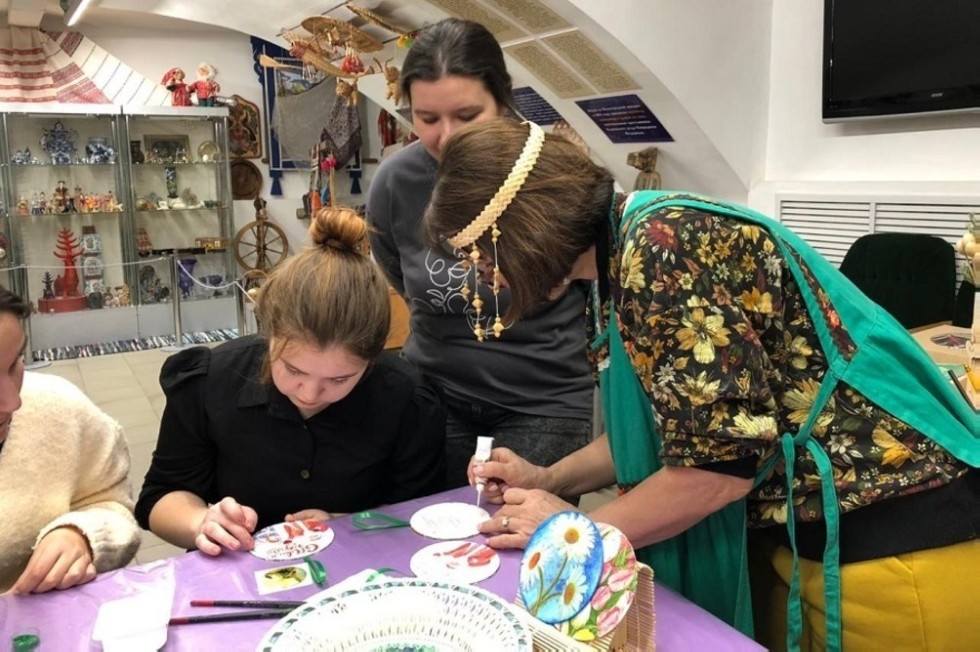 Нетрадиционный вид декоративно-прикладного творчества Декупаж Нетрадиционный вид декоративно-прикладного творчества Декупаж