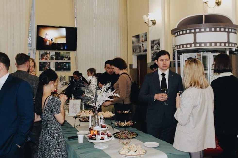 Закрытый кинопоказ легендарного голливудского кинофильма 1957 года Закрытый кинопоказ легендарного голливудского кинофильма 1957 года