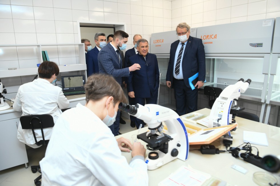 Открытие лаборатории биотехнологии растений в Республиканском центре выявления и поддержки одаренных детей и молодежи РТ по модели Образовательного центра 'Сириус' Открытие лаборатории биотехнологии растений в Республиканском центре выявления и поддержки одаренных детей и молодежи РТ по модели Образовательного центра 'Сириус'