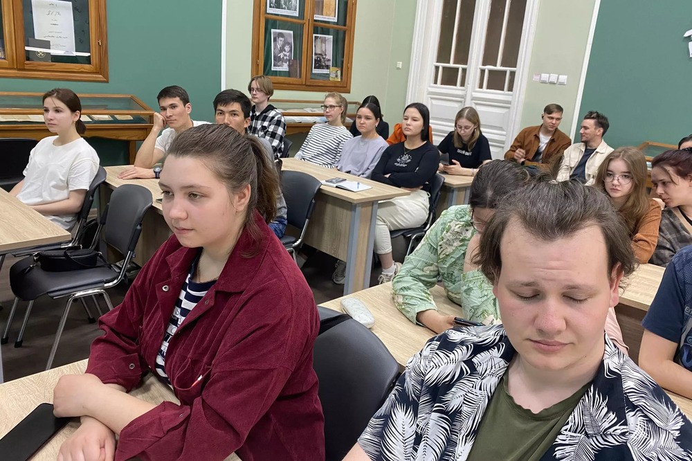 Компьютерная лингвистика: развитие больших языковых моделей и возможности их практического использования для управления компанией Компьютерная лингвистика: развитие больших языковых моделей и возможности их практического использования для управления компанией