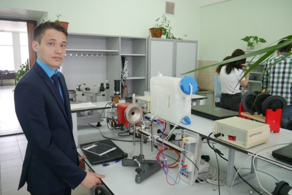 Practice in optics (laboratories �� 605, 705)