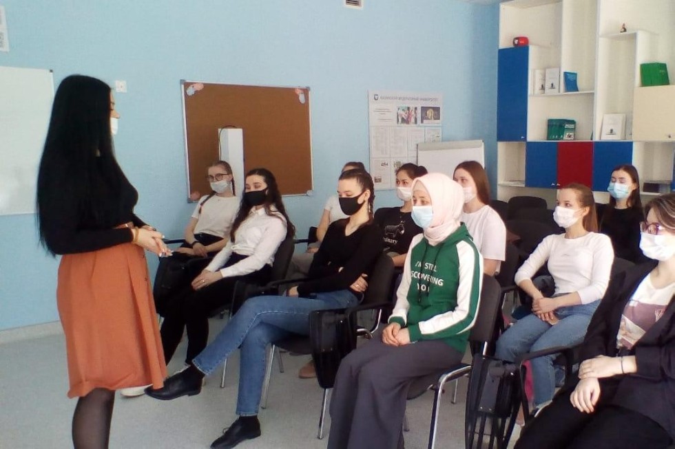 Студенты встретились с педагогом-психологом 'Университетской' школы Студенты встретились с педагогом-психологом 'Университетской' школы