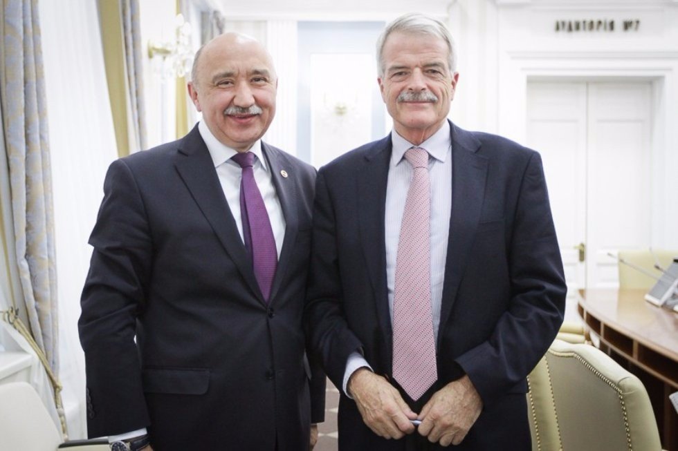 Chairman of NHS England Malcom Grant Visits Kazan University