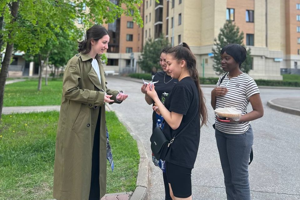 Бумажные журавли раскрыли крылья в рамках акции, посвящённой памяти великого поэта Бумажные журавли раскрыли крылья в рамках акции, посвящённой памяти великого поэта
