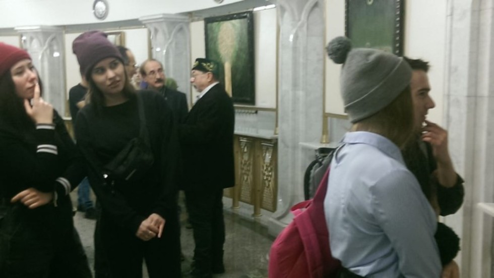 Студенты кафедры дизайна и национальных искусств посетили выставку Е.М.Хайлова 'Сопричастность' Студенты кафедры дизайна и национальных искусств посетили выставку Е.М.Хайлова 'Сопричастность'