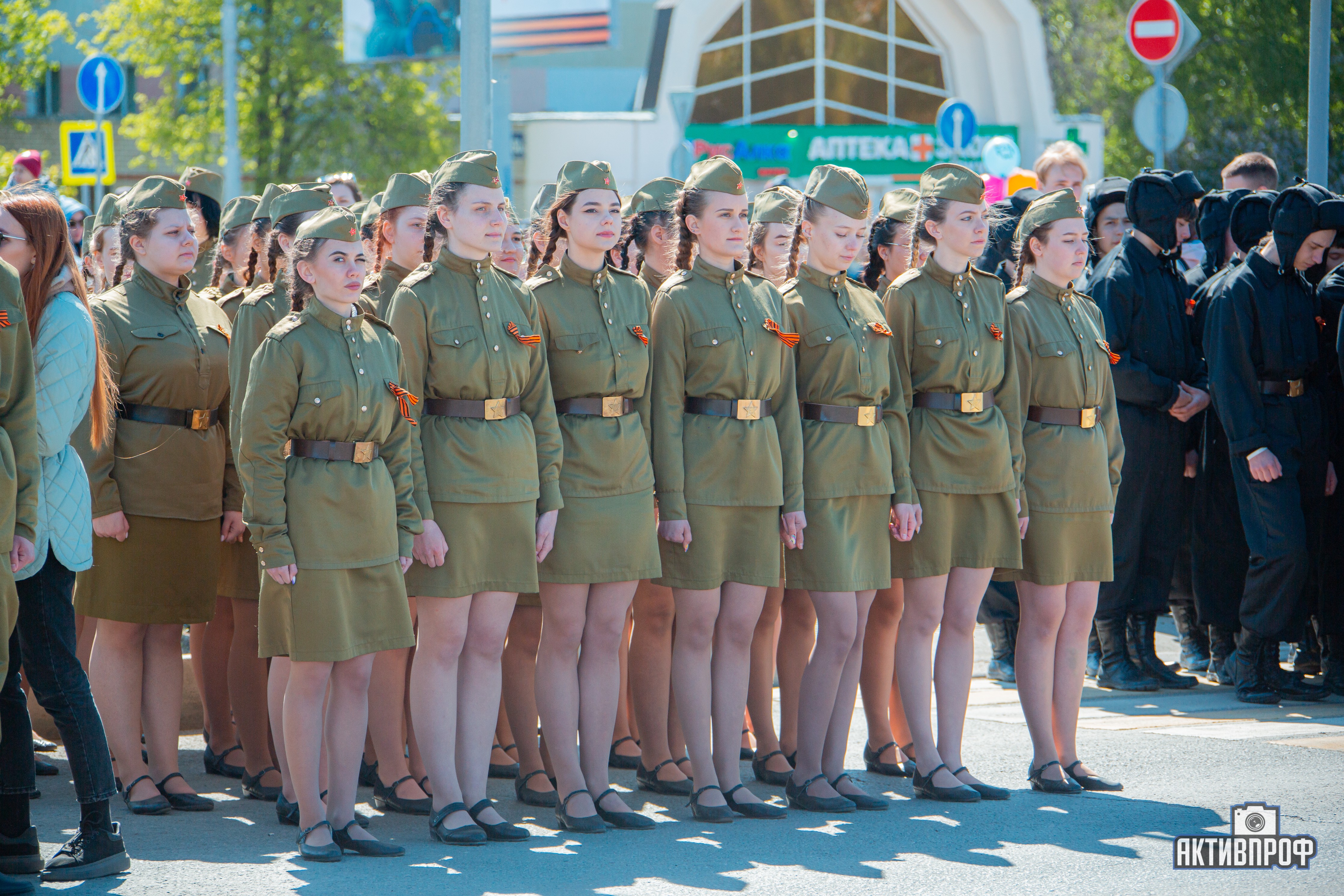 Студенты Набережночелнинского института КФУ традиционно приняли участие в параде Победы ,9 мая, парад Победа, память, защитники нашего Отечества