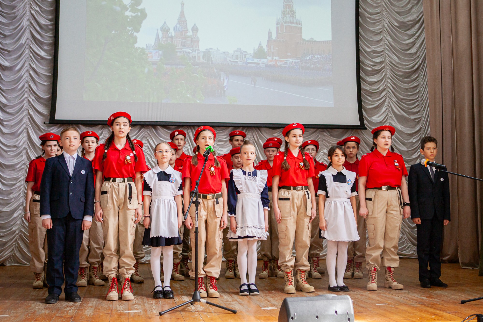 В Елабужском институте прошёл конкурс 'Битва хоров', посвящённый 80-летию Победы в Великой Отечественной войне В Елабужском институте прошёл конкурс 'Битва хоров', посвящённый 80-летию Победы в Великой Отечественной войне