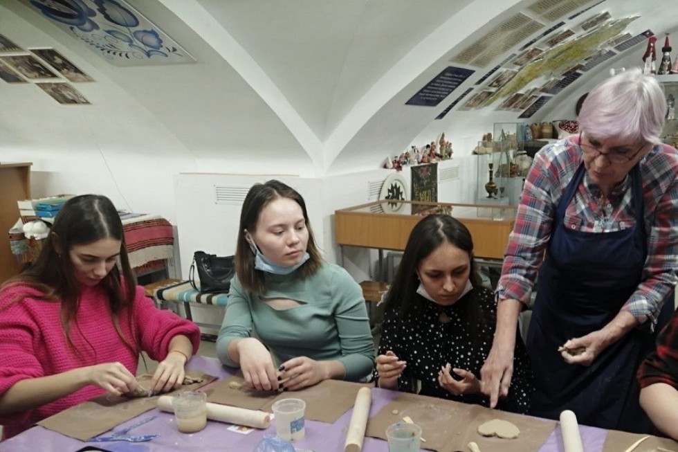 Студенты отделения психологии и педагогики посетили Музей-мастерскую декоративно-прикладного искусства Елабужского государственного музея-заповедника Студенты отделения психологии и педагогики посетили Музей-мастерскую декоративно-прикладного искусства Елабужского государственного музея-заповедника