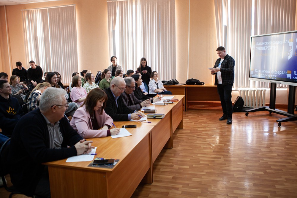 'Студенческая весна' стартовала с научного стендапа в Елабужском институте КФУ 'Студенческая весна' стартовала с научного стендапа в Елабужском институте КФУ